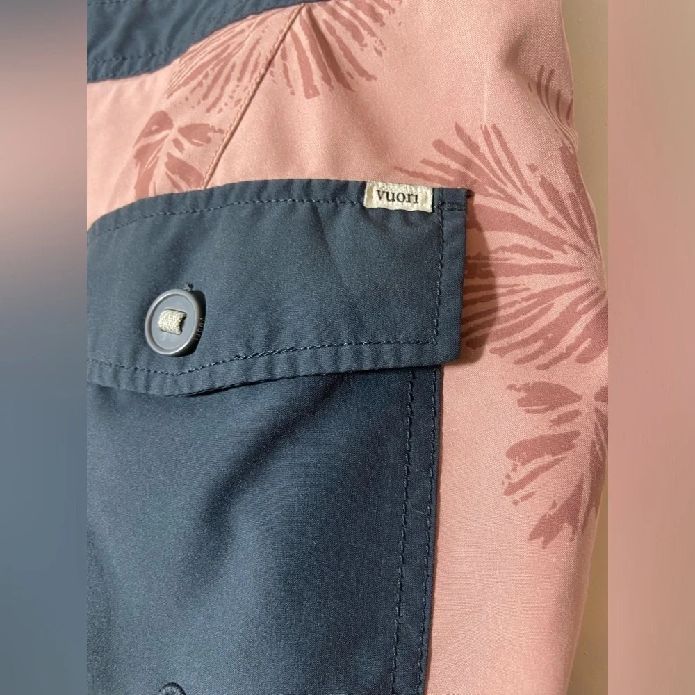 Vuori Cruise Board Shorts Mens Size 30 Pink Kona Floral Swim Trunks